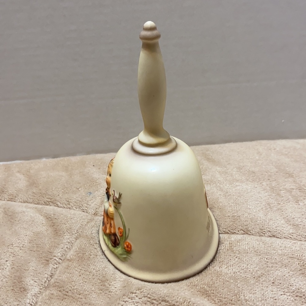 Hummel 1981 “In Tune” Annual Bell - Picture 2 of 10